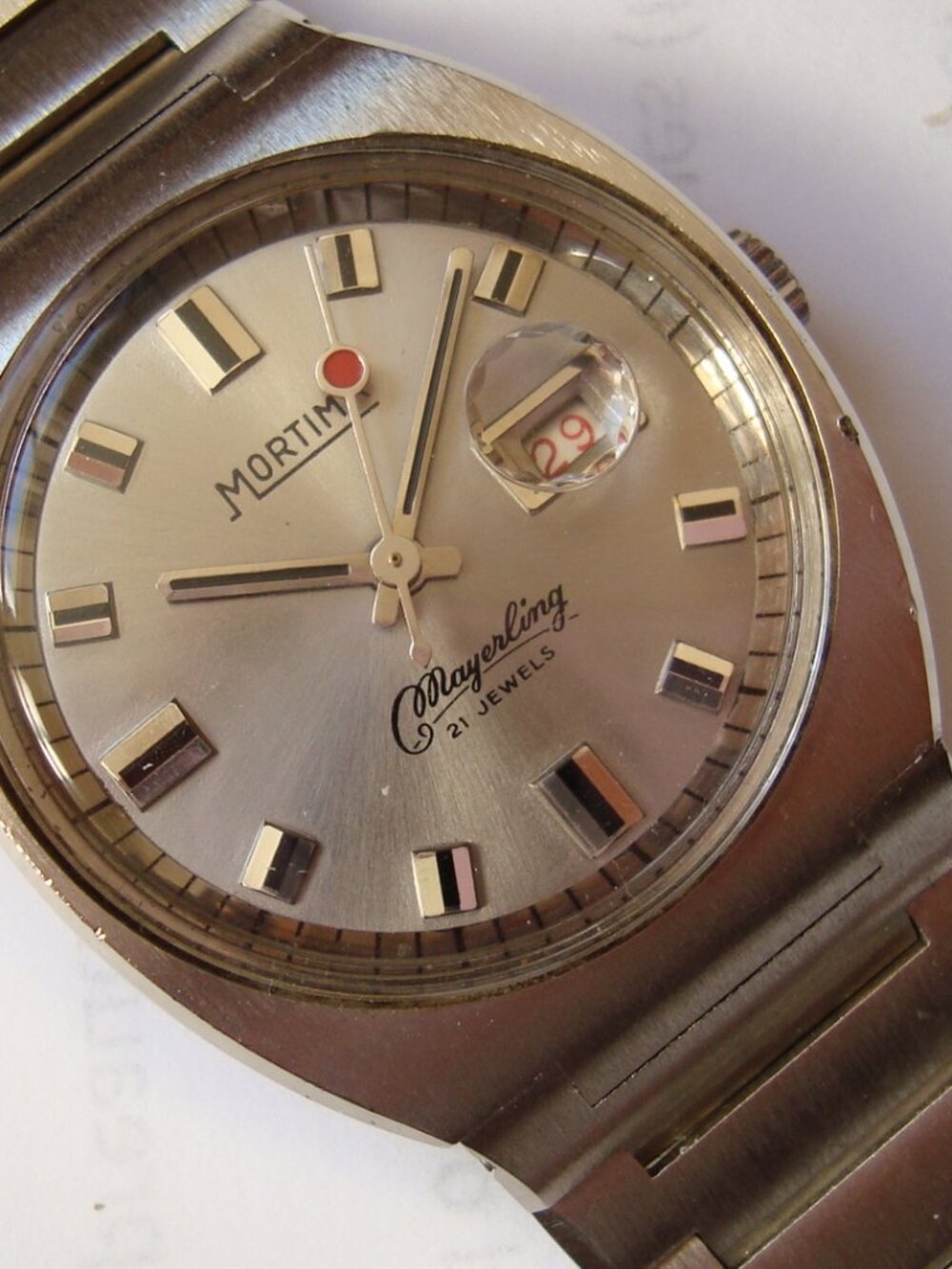 VINTAGE WIND UP MORTIMA 17 JEWELS,RUN GREAT